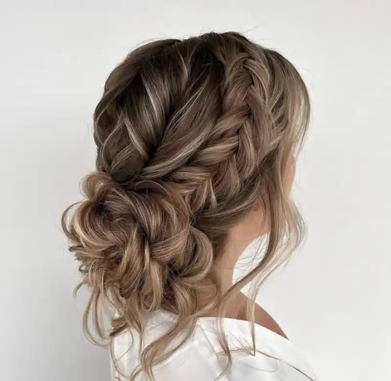 New Year’s Eve Hairstyles for a Glamorous Night